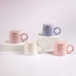 Mug Texturizado con Asa Decorativa y Cucharita