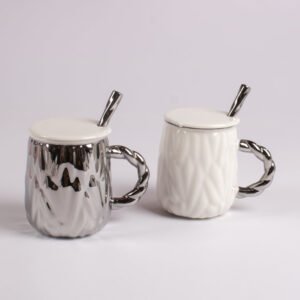 Taza con Tapa y Cuchara Diseño Texturizado Acabado Espejo 460 ml